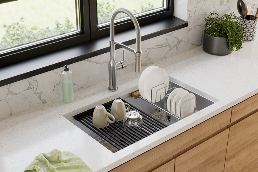 Crosstown® 16 Gauge Workstation Stainless Steel 31-1/2" x 18-1/2" x 9" Equal Double Bowl Sink Kit with Aqua Divide